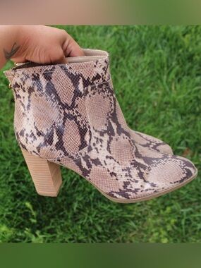 Anne Klein Niccie Snake Print Ankle Boot Sz 11